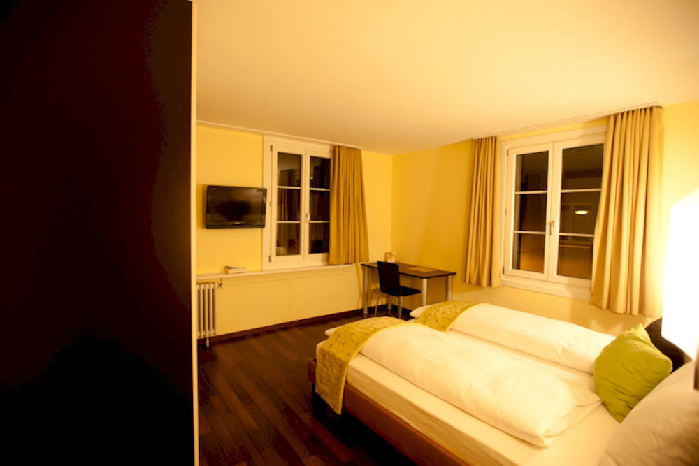 Hotel Restaurant Goldener Schluessel Altdorf Exteriör bild